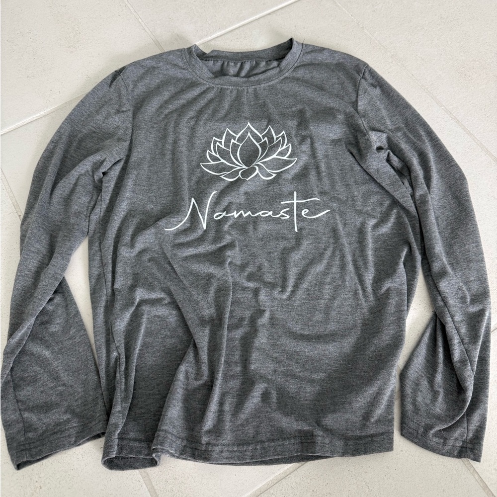 Gray 'Namaste' Lotus Long-Sleeve Tee